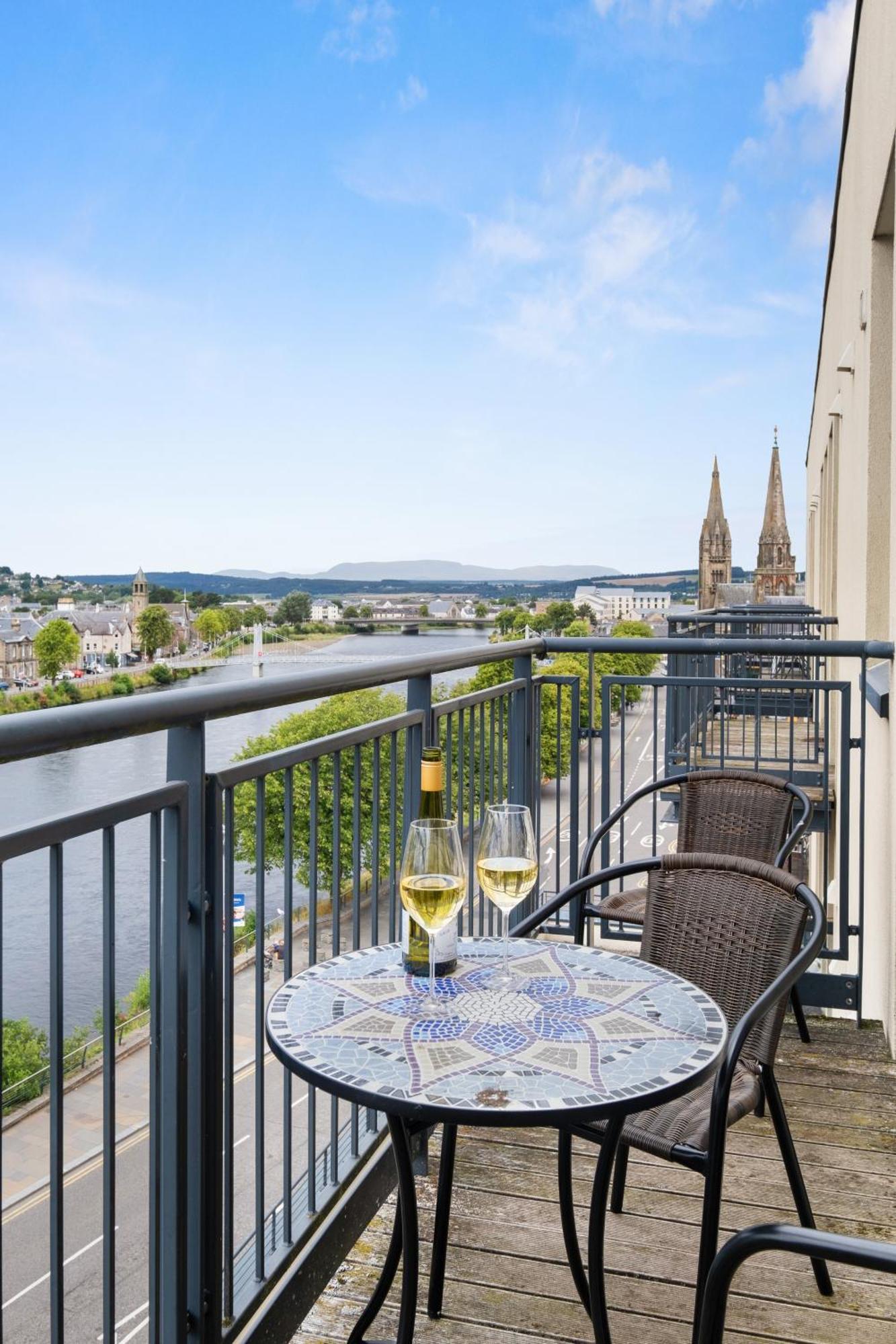 By The Bridge By Toppo Inverness Exterior photo